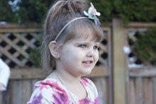 Load image into Gallery viewer, Sparkle Heart Earrings