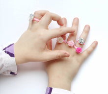 Load image into Gallery viewer, Pretty Flower Rings